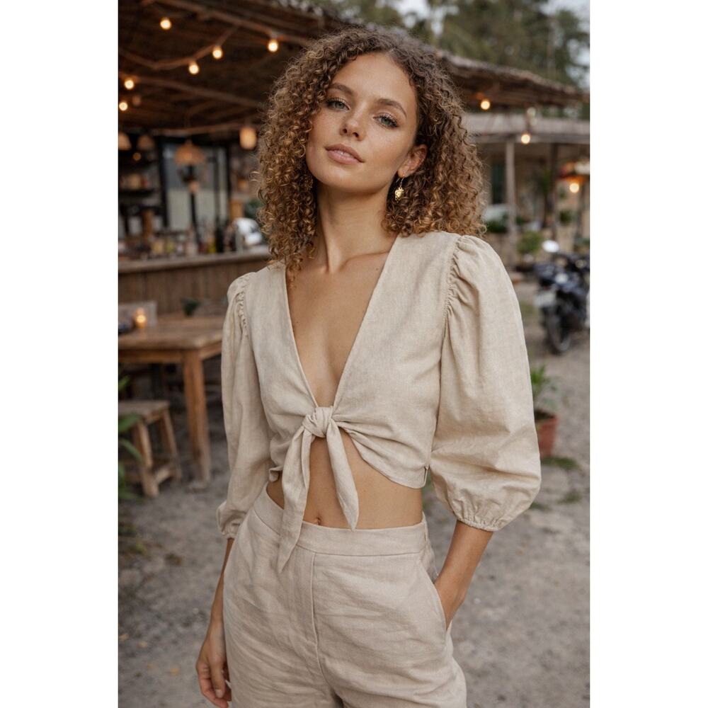 Express NWT 100% Linen Tie at Waist Cropped Puff Sleeve Top in Off White. Size S